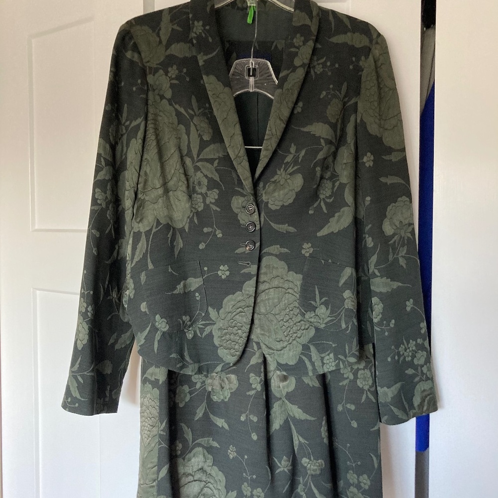 Italian Designer Piazza Sempione green wool crepe and silk blend suit, size 10